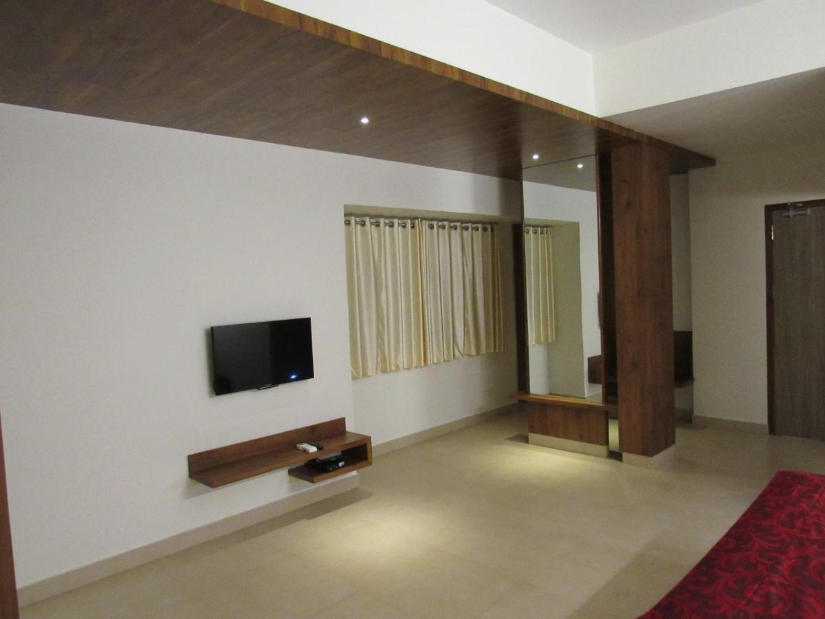 होटल Palguni Residency 3*